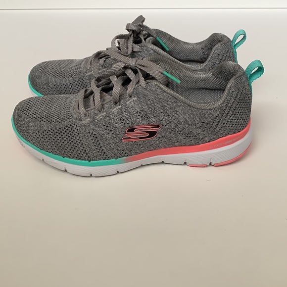 SKETCHERS Lite-Weight Air-Cooled Memory Foam Trainers. - Picture 5 of 6